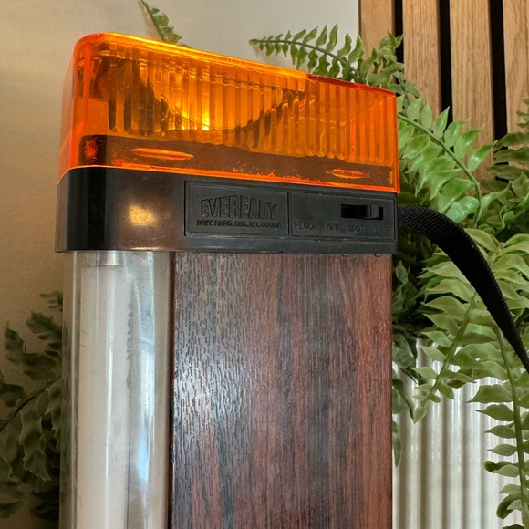 Vintage Eveready lantern - Picture 3 of 6